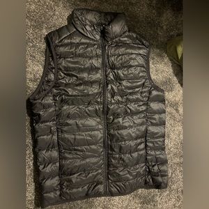 small Uniqlo black puffer vest